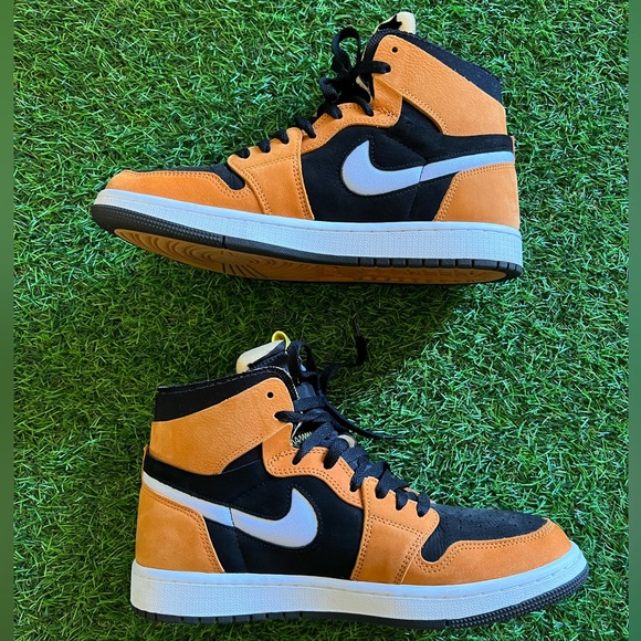 Air Jordan 1 High ‘Rookie of the Year’ Sneakers - Picture 3 of 9